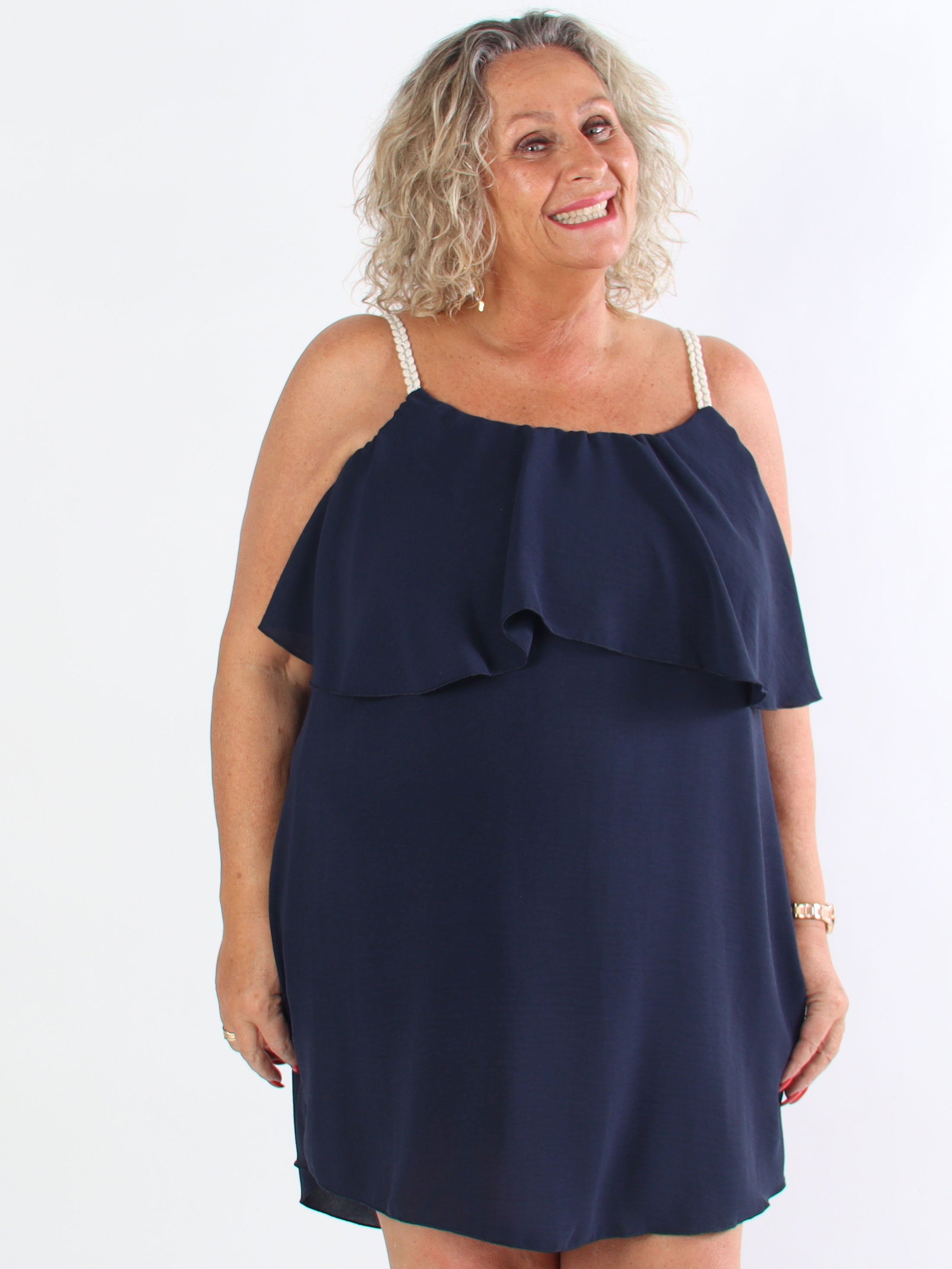Blanca - Plus size flæsekjole med flettede stropper